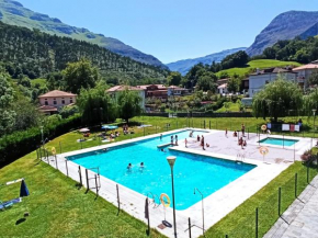 Casa Rugama Chalet con piscina de temporada en el corazón de Cantabria